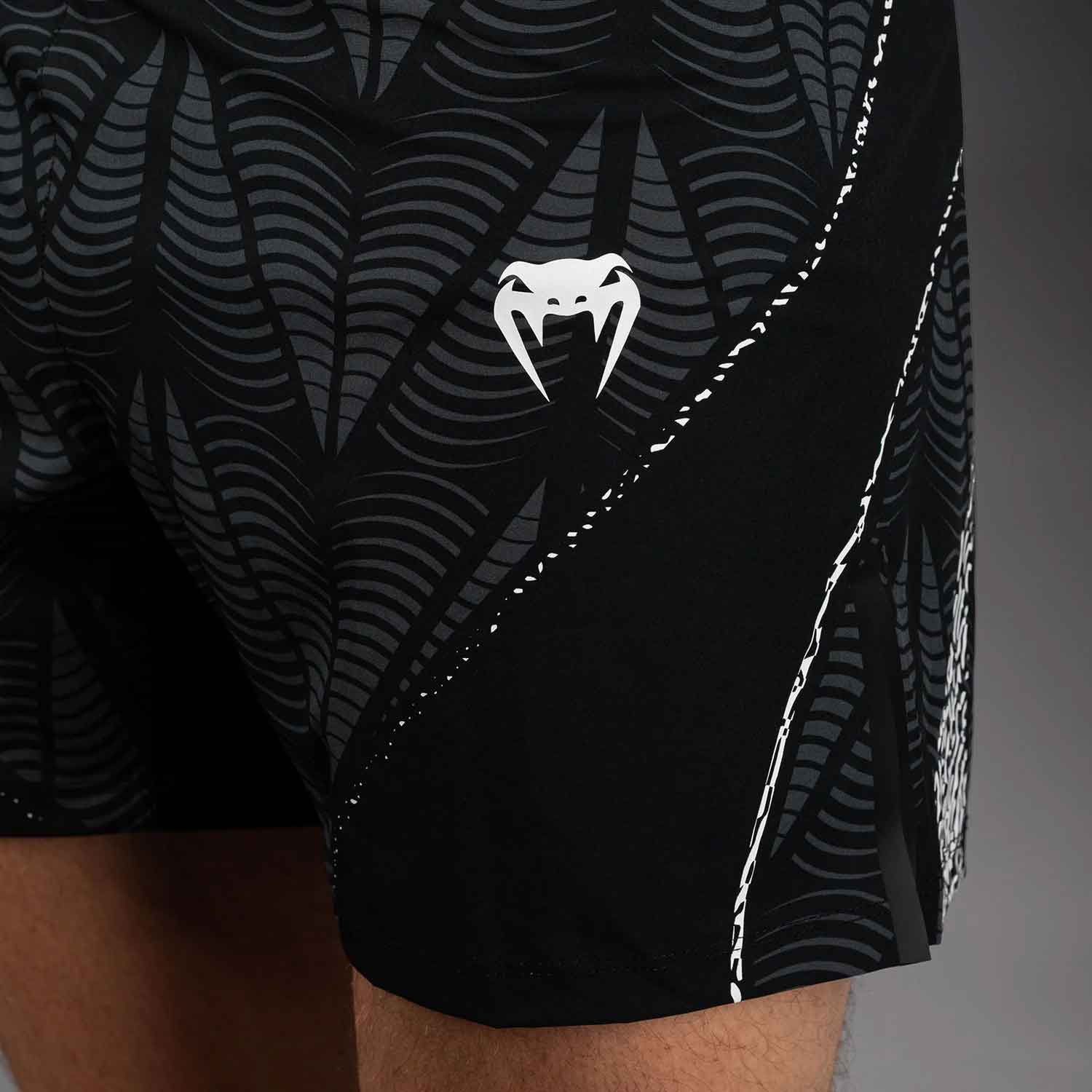 VENUM／ヴェナム ファイトショーツ UFC Zenith by Venum Authentic