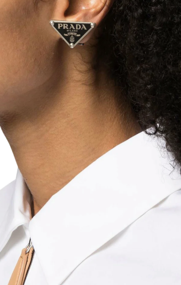 PRADA トライアングルピアス – ASPE.F