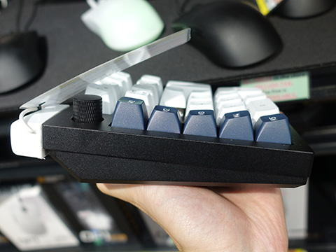 マクロキーやロータリーノブを備えたテンキーパッド「Keychron Q0 Max