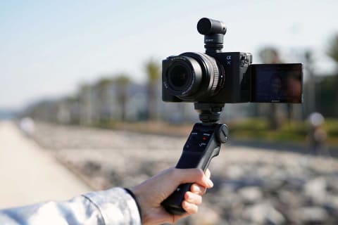 ソニー、約34gのコンパクトなカメラ用ショットガンマイク「ECM-G1