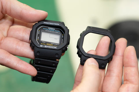 35年前の初代G-SHOCKが新品相当に復活。“光成形”レストアサービス