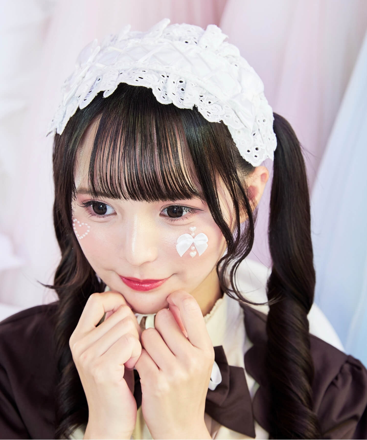 コーデを華やかに彩るヘッドドレス｜多彩なデザインで個性を演出