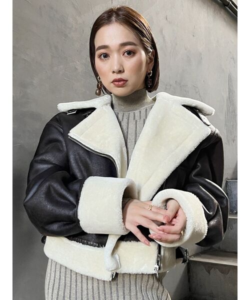 MURUA（ムルーア）の「ショートエアリーフェイクムートンジャケット