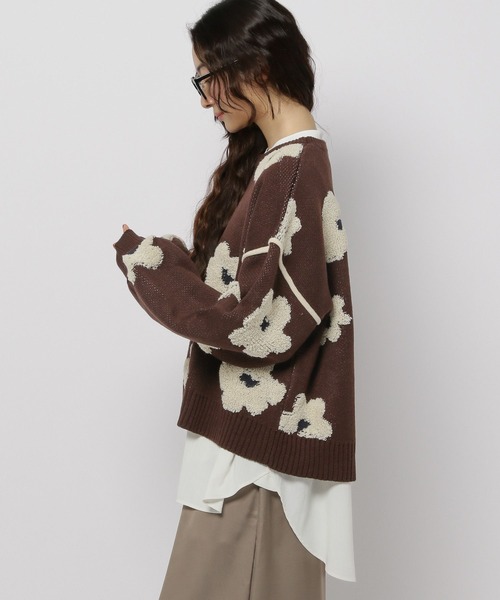 niko and（ニコアンド）の「フラワージャガードニットプルオーバー