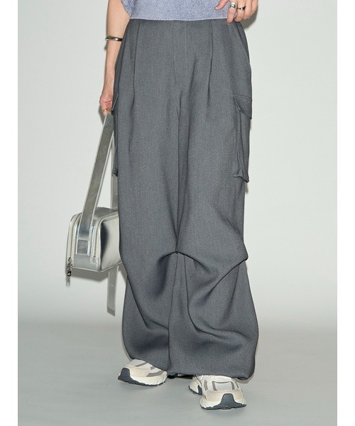 emmi（エミ）の「タックドロストフォルムカーゴパンツ（カーゴパンツ