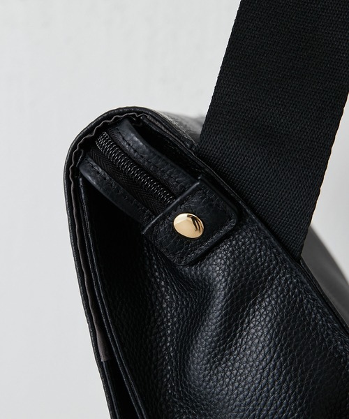 ear PAPILLONNER（イアパピヨネ）の「《本革》ワイドテープショルダー