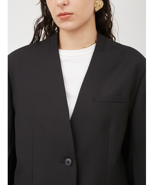 Mila Owen（ミラオーウェン）の「スリットスリーブノーカラー