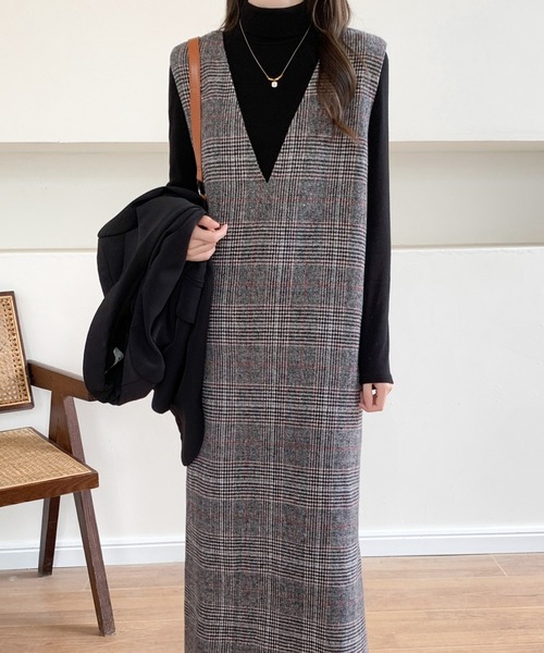 ABITOKYO（アビトーキョー）の「サイドスリットチェック柄Vネック