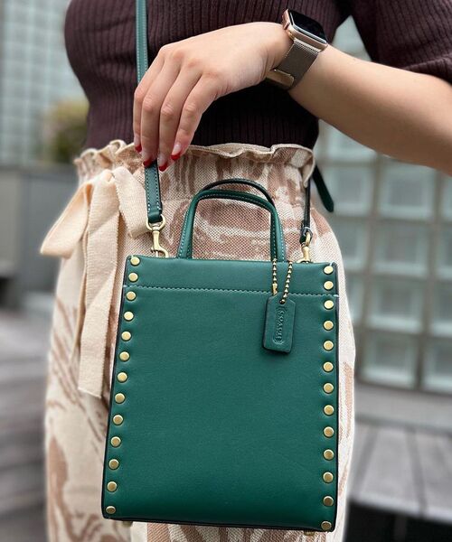COACH（コーチ）の「ミニ カシン トート・リベット（ショルダーバッグ