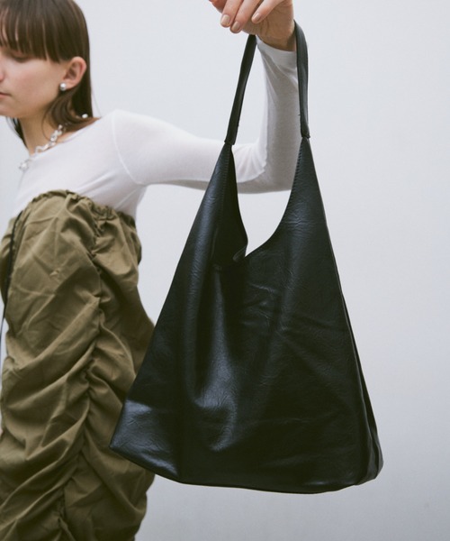 トライアングルフェイクレザートート / 軽量ソフトフェイクレザー