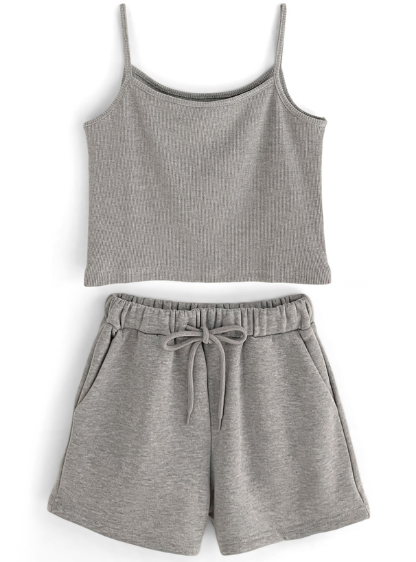 キャミソール×パーカー×ショートパンツ裏起毛スウェットセットアップ