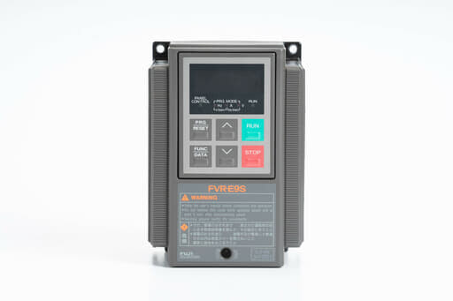富士電機 インバータ FVR0.4E9S-2Z | 保守部品.com
