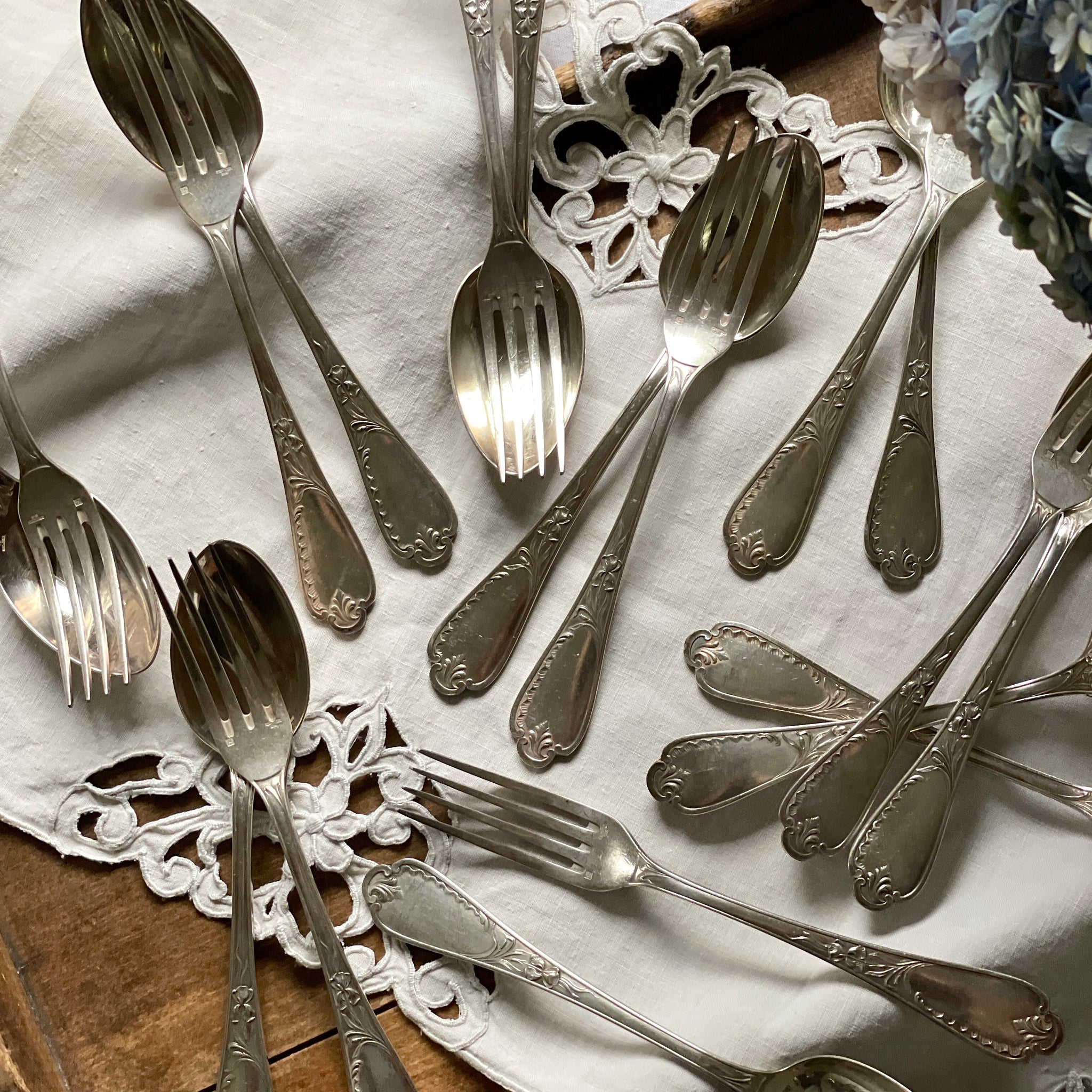 8セットあり！エルキューイ社ディナー用フォーク・スプーンセット