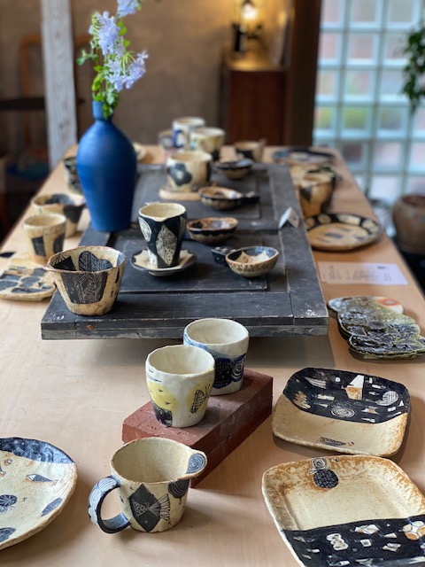 青木寿美子 - 作家紹介 - 手作りの陶器と雑貨を扱うお店「空菴（くう