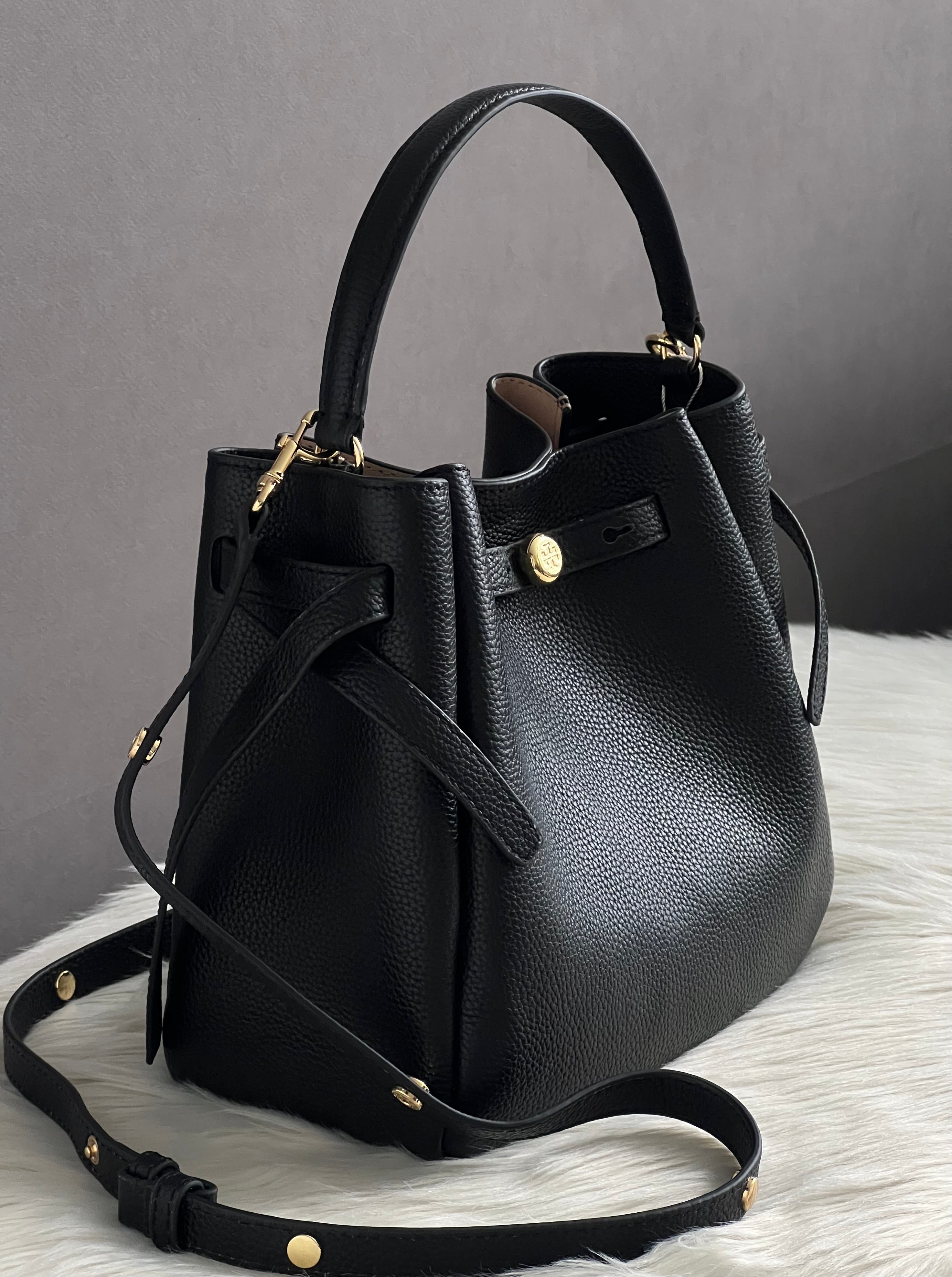 Tory Burch Romy Bucket Bag – Club de Mode