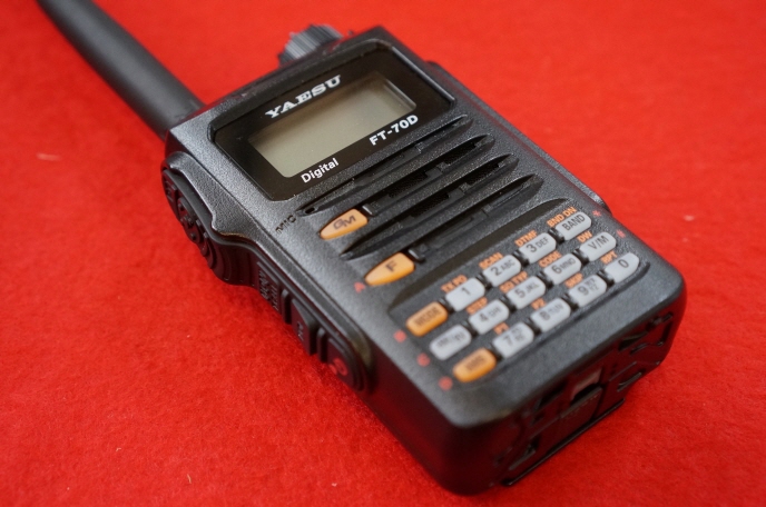 FT-70D（液晶保護シートとUSB充電ケーブルもプレゼント）□FT70D/液晶