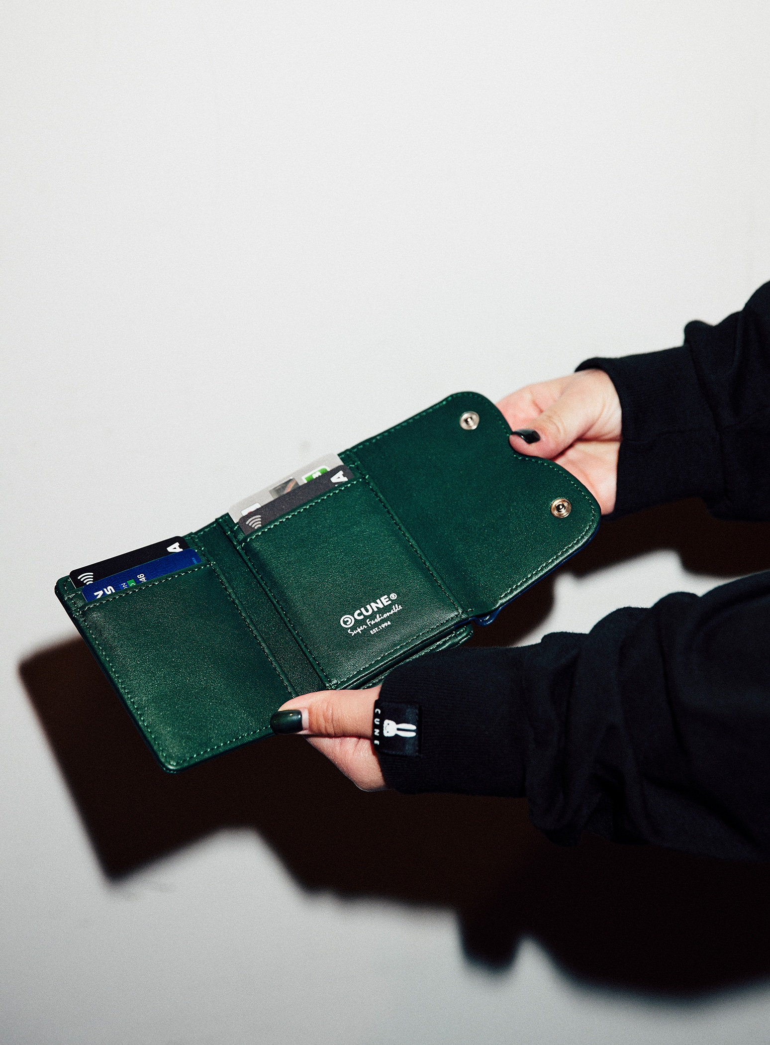 ウサギフラップウォレット｜ウサギがいる｜CUNE ONLINE STORE