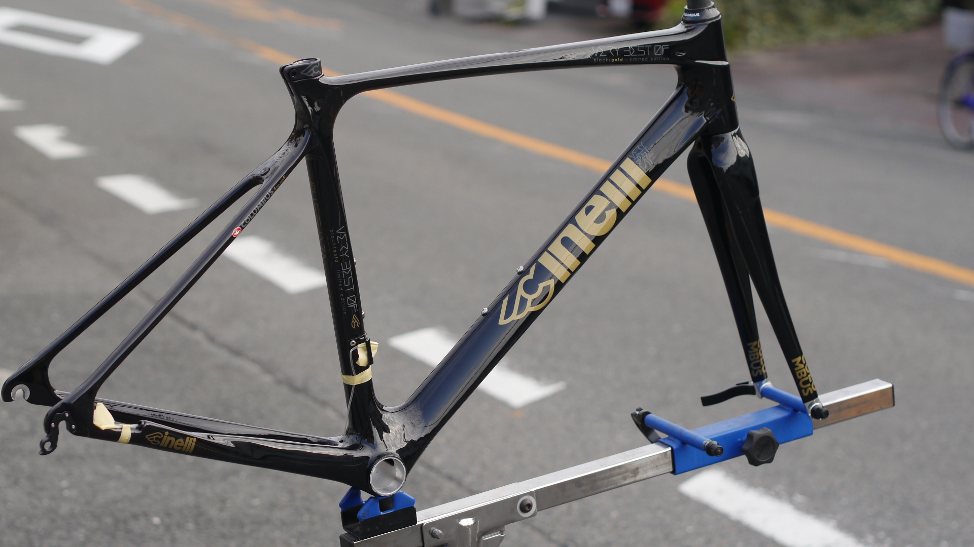 Cinell「チネリ」 / VERY BEST OF「ベリーベストオブ」展示しており