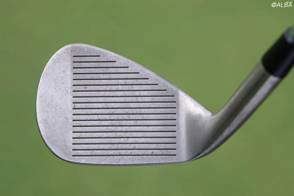 センスで寄せる岩井明愛、好きなウェッジは”和顔”だった？ - ゴルフ