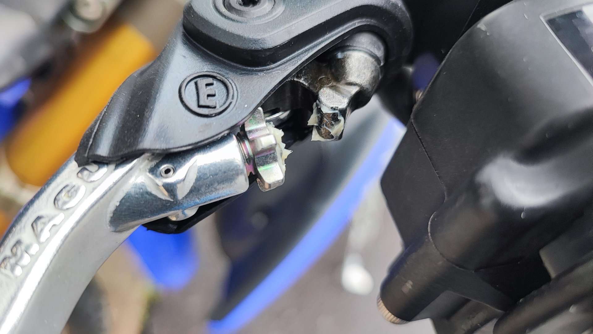 ダートバイクプラスブログ|WR250Rに油圧クラッチ