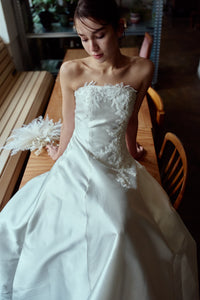 フレンチスリーブ 総レース Aラインドレス（W168）