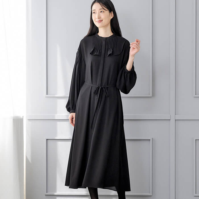 フリルモチーフのロングワンピース 9号・ブラック｜東京ソワール