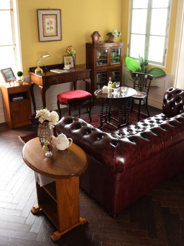 美しい脚が魅力の英国アンティークテーブル（サービングテーブル）(j