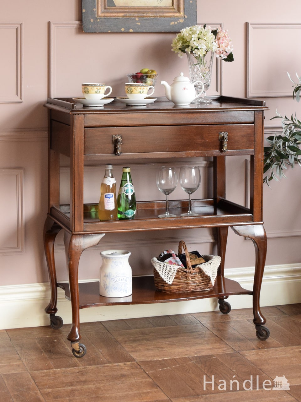 リビング、ダイニングで使えるヴィンテージ家具、便利なトロリー