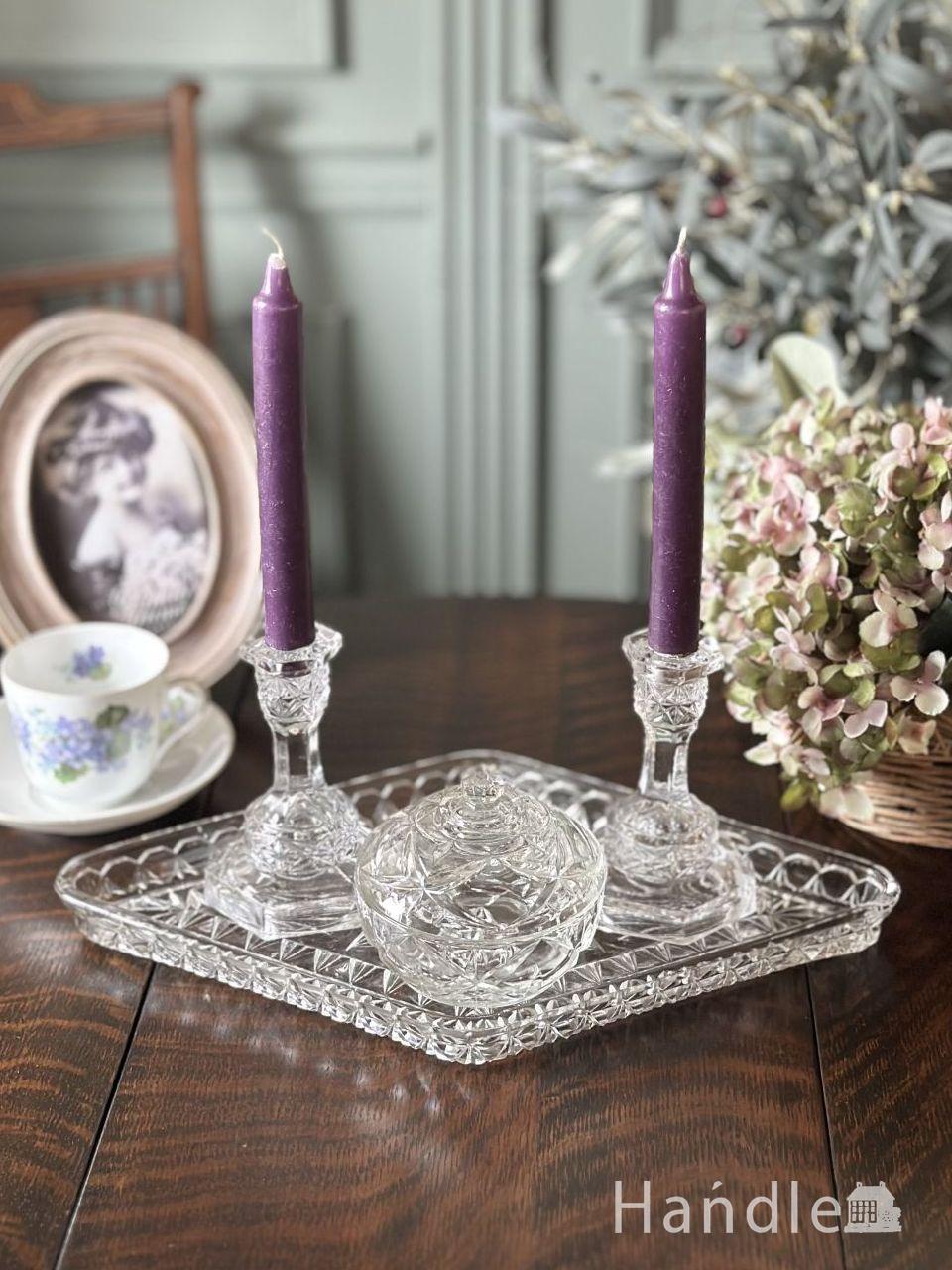 英国アンティークのシルバープレートの燭台、装飾が豪華なキャンドル