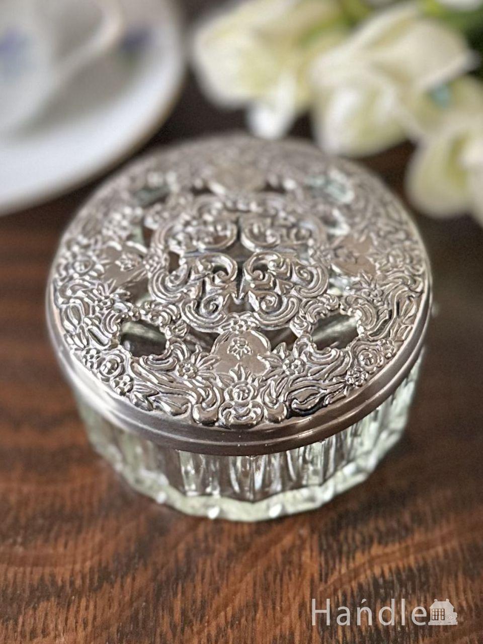 エンジェルの模様が可愛いアンティーク箱、レクタングル型のジュエリー