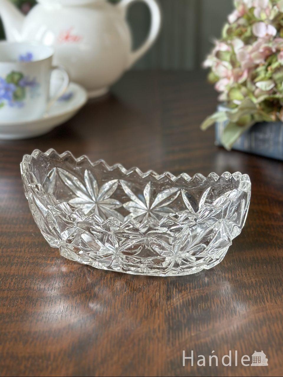 イギリスから届いたアンティークのお菓子づくりの型、陶器で出来た