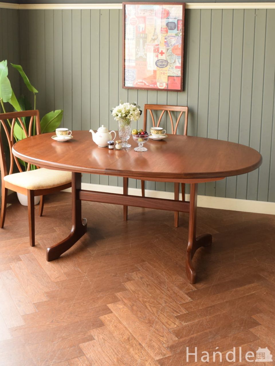 英国アンティークのドローリーフテーブル、重厚感が漂う伸長式の