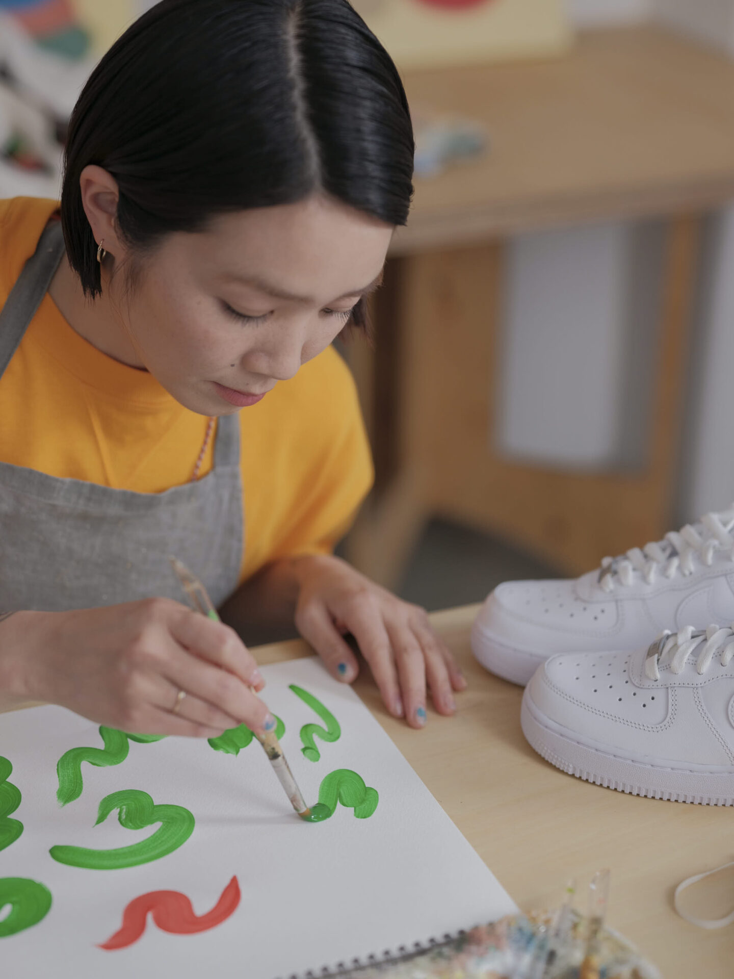 地球色のフライレザー Nike、山瀬まゆみとのコラボシューズ発売