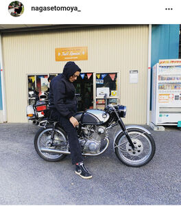 長瀬智也、ブリザード寿＆バイクにまたがる最新ショットを公開