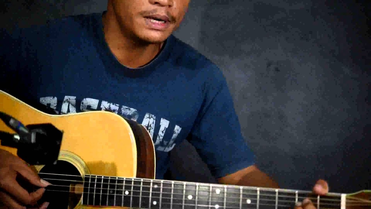 Morales LYRE BIRD M 18 - YouTube