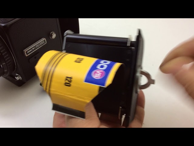 ハッセル A12マガジン フィルム装填方法 - YouTube