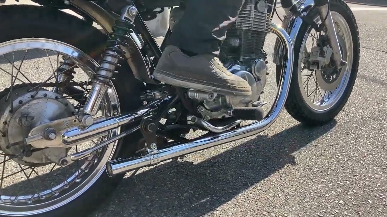 SR400/500用 オールドスタイル手曲げマフラー - YouTube