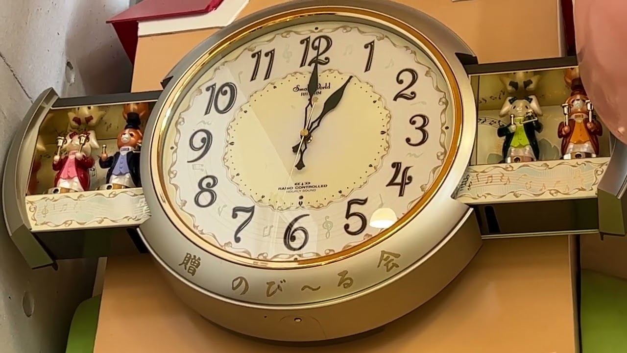 設備風？Small World電波からくり時計「音楽隊N」(4MN440RH18) - YouTube