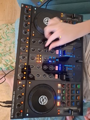 Native Instruments Traktor Kontrol S4 MK1 DJ Controller Midi