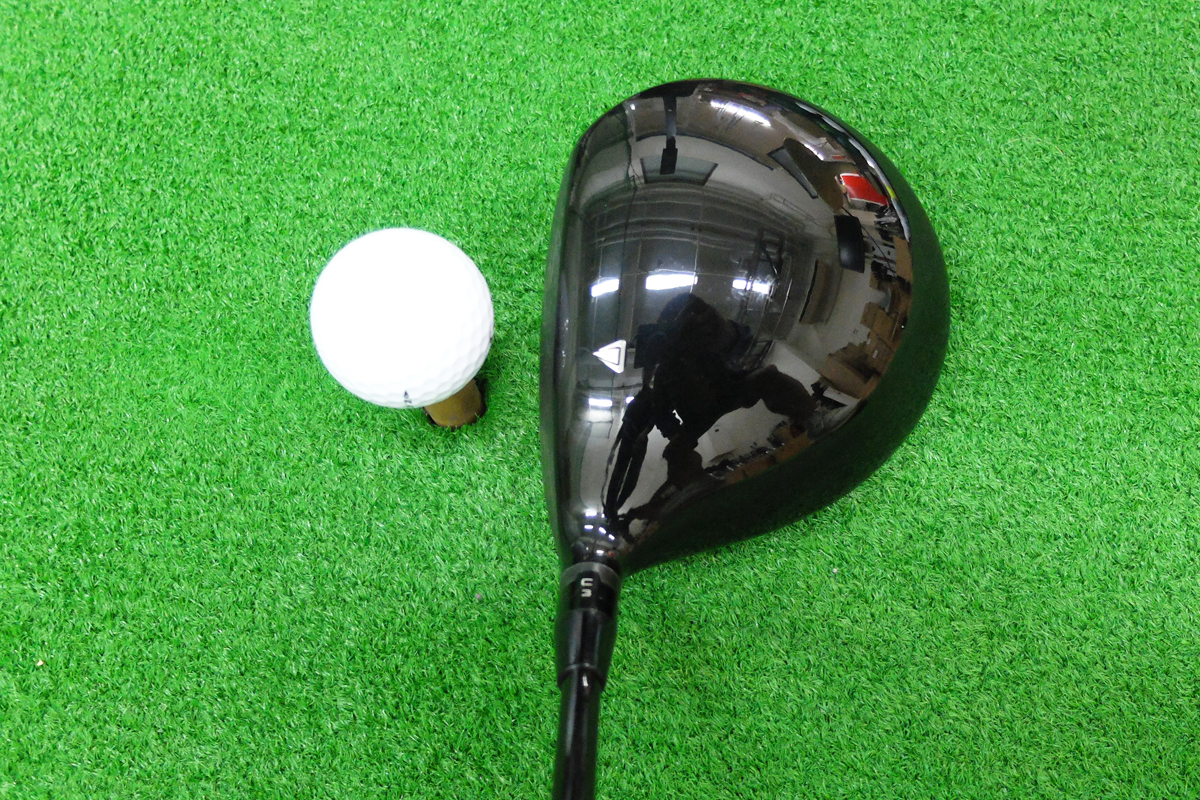 構えてみると？ 低スピンで安定の飛びと高い操作性「タイトリスト TS4