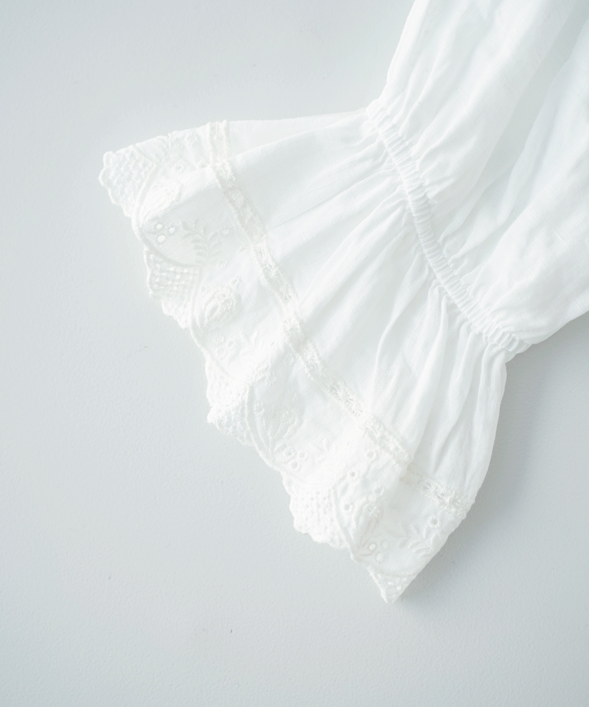 リネンスカラップレースワンピース｜nest Robe / CONFECT ONLINE SHOP