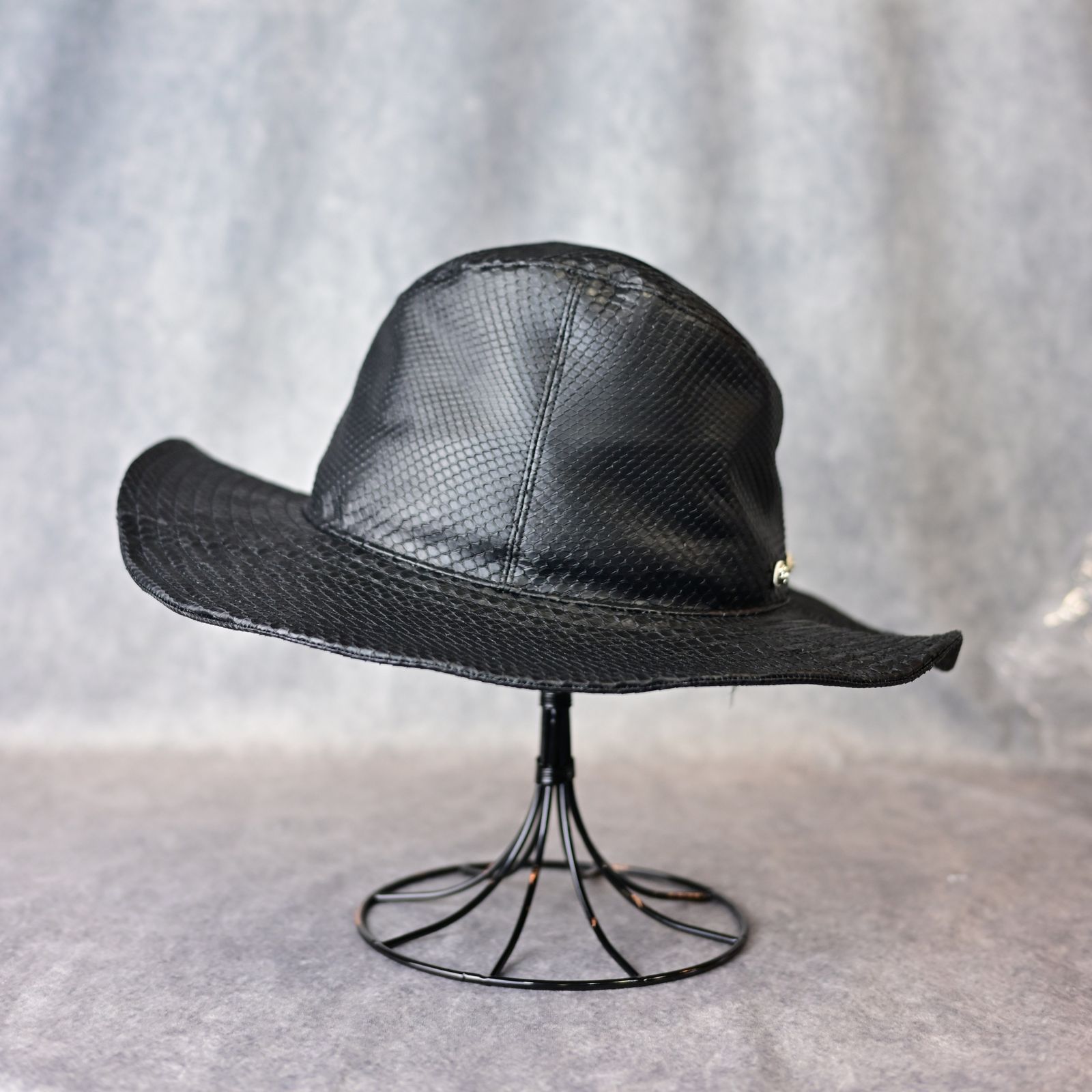 ISAMU KATAYAMA BACKLASH - オイルパイソン レザーハット (BLACK