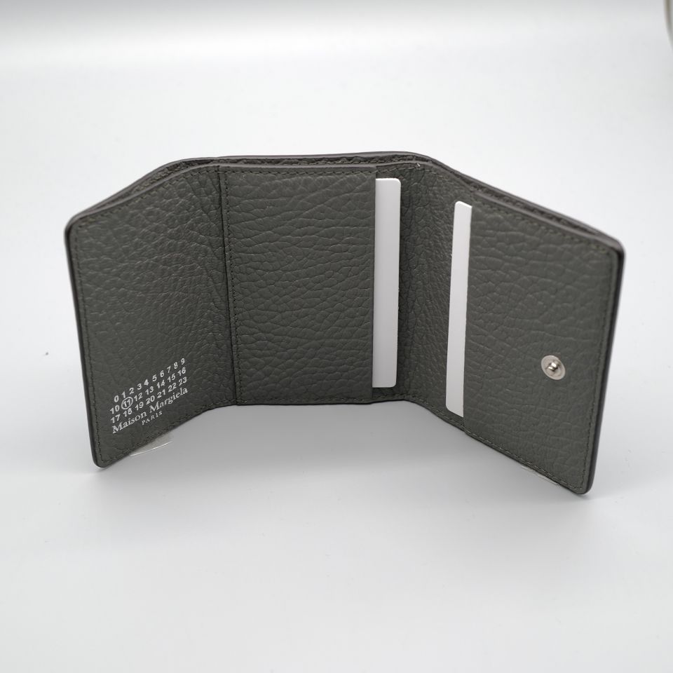 Maison Margiela - 4ステッチ 三つ折り ウォレット <カイユー グレー