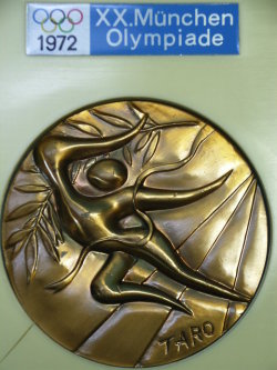 ミュンヘンオリンピック記念メダル 1972年 岡本太郎デザイン