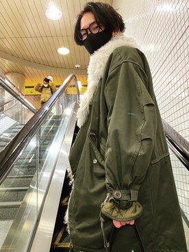 BALENCIAGAのミリタリージャケットを使った人気ファッション