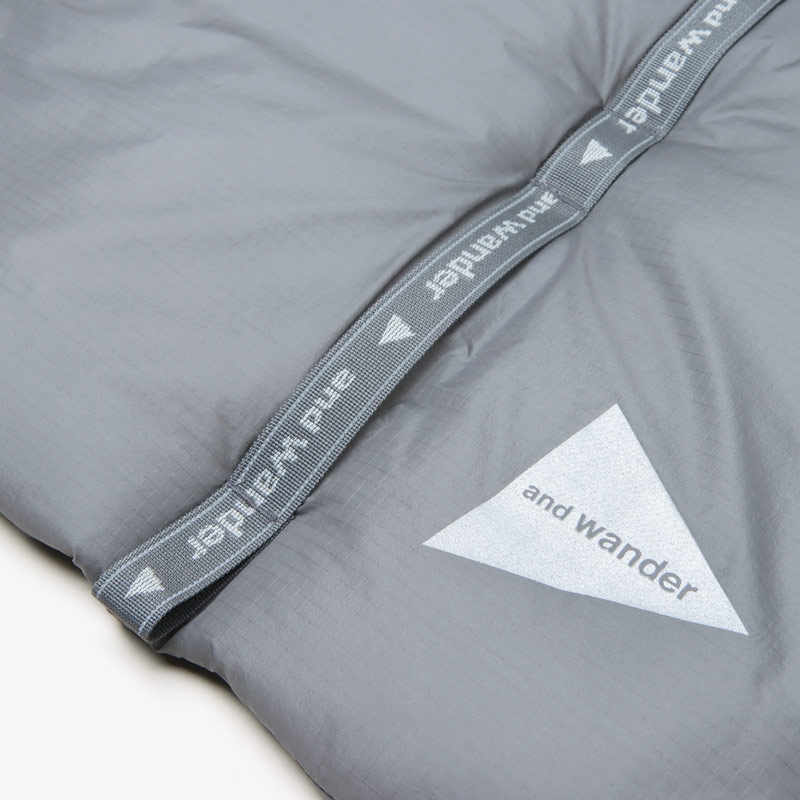 and wander (アンドワンダー) PRIMALOFT rip muffler / プリマロフト