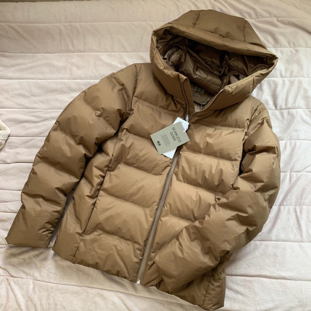 UNIQLO - ユニクロ 新品 M シームレスダウン ダウン ブラウン 人気