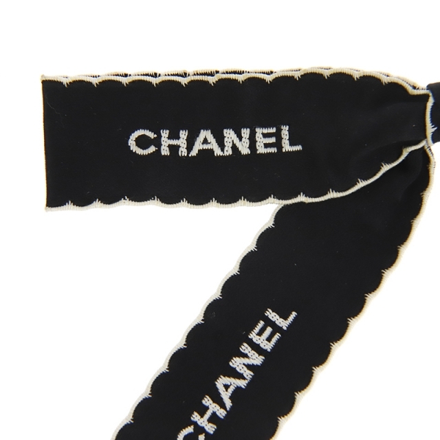 CHANEL - シャネル CHANEL リボン ロゴ ブローチの通販 by NUIR