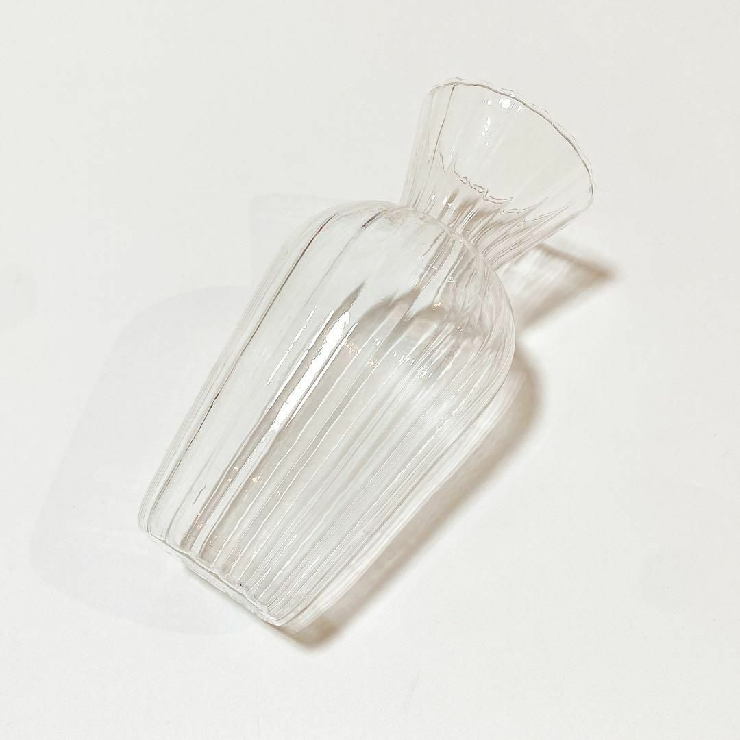 ストライプデザイン透明ガラス花瓶クリアフラワーベースの通販 by namy