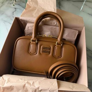 MIU MIU（バッグ ・ ブラウン/茶色系）のフリマアイテム一覧